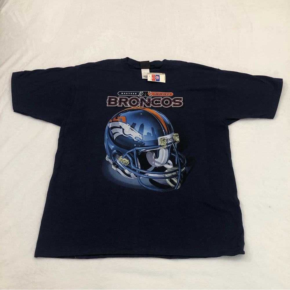 Vintage Pro Player NFL Denver Broncos Football Helmet Graphic Shirt Mens XL.
